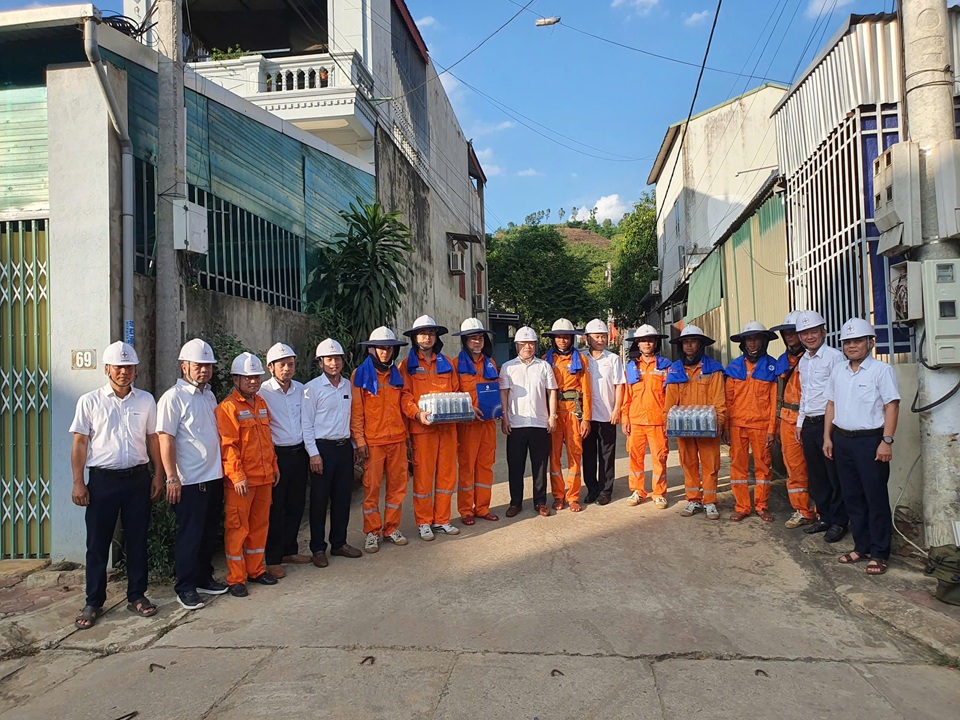 PS truyền hình: Công đoàn EVNNPC thăm hỏi, động viên người lao động CTĐL Sơn La